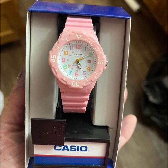 Ladies / Girls Pink Casio Watch New in Box - Picture 2 of 2